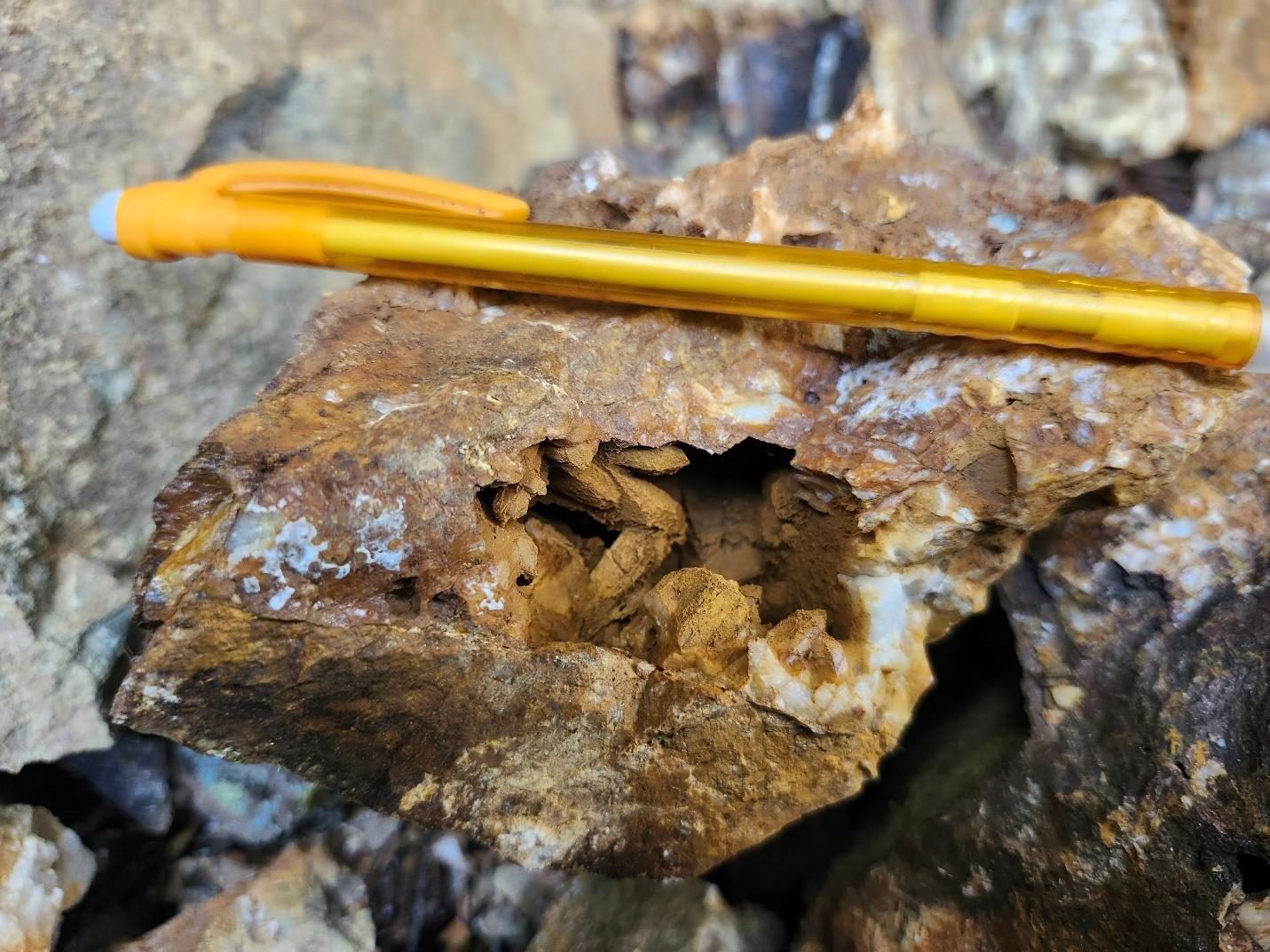 Open cavity with iron-stained quartz crystals, Texas Property